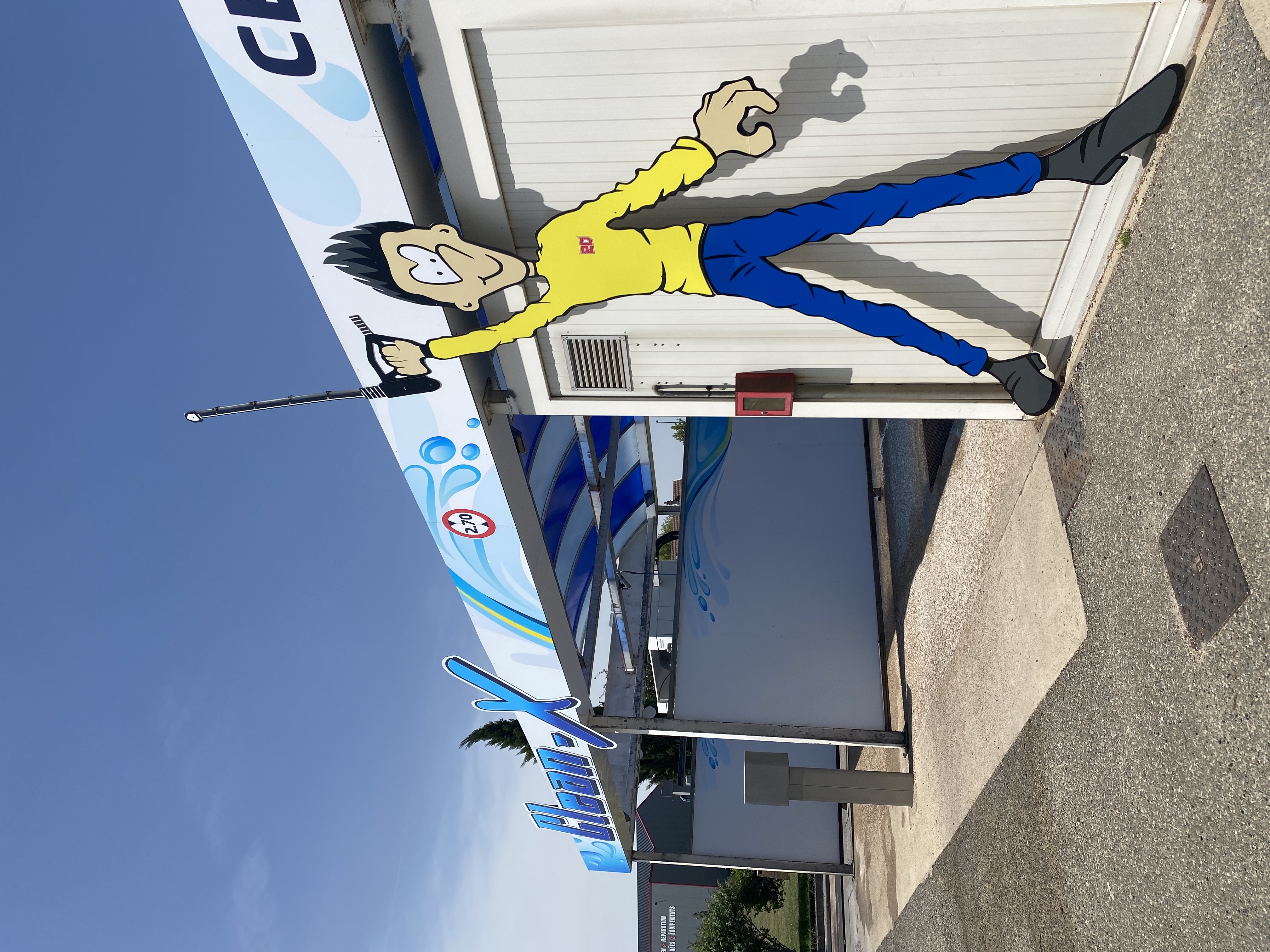 Mascotte et enseigne CleanX